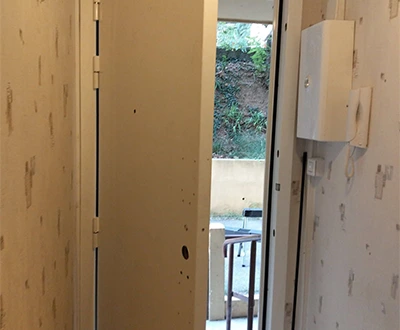 Porte d'entrée sécurisée après intervention d'un serrurier à Nice